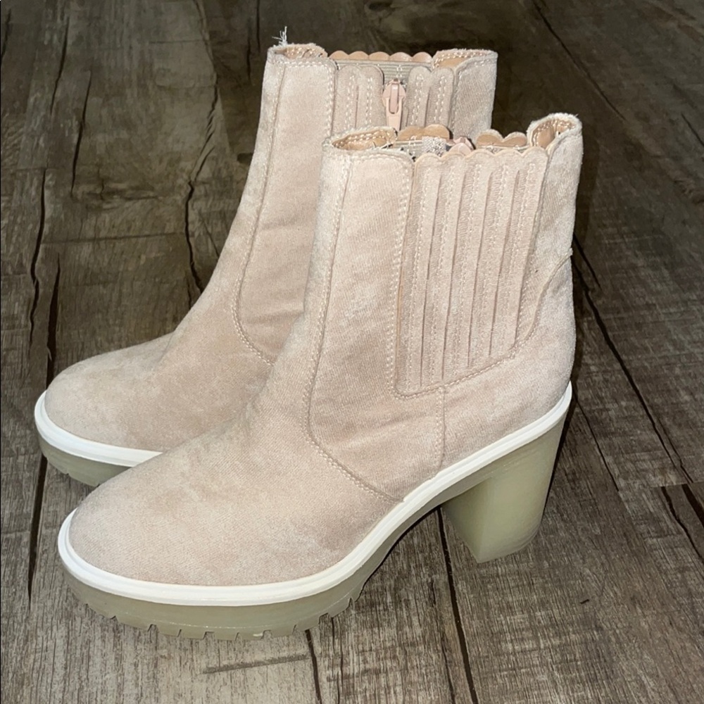 NWOT Cream Heeled Boots with Elastic Panels